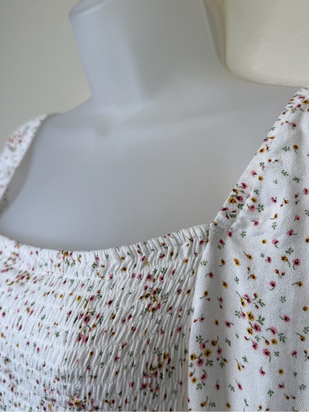 Cupcakes & Cashmere | Savannah Smocked Square-Neck Ditsy Floral Puff-Sleeve Top - Picture 7 of 15